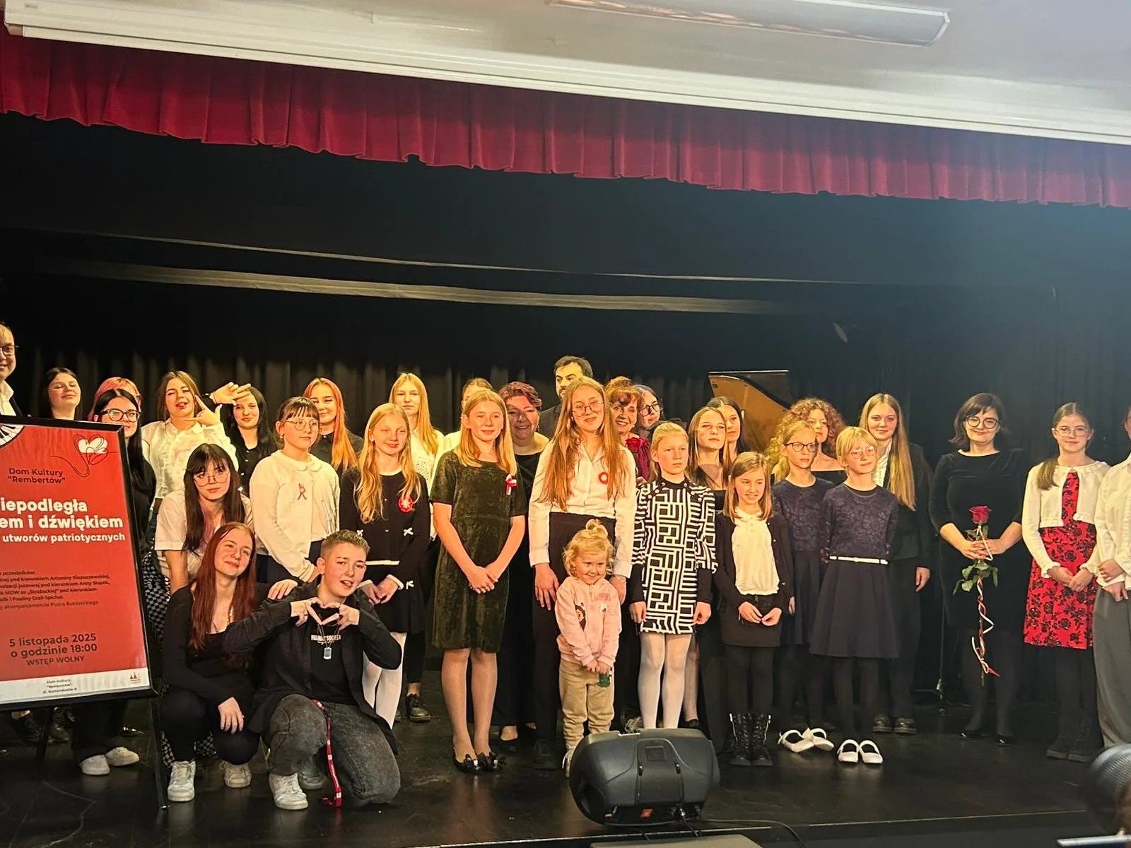 Młodzież na scenie domu kultury